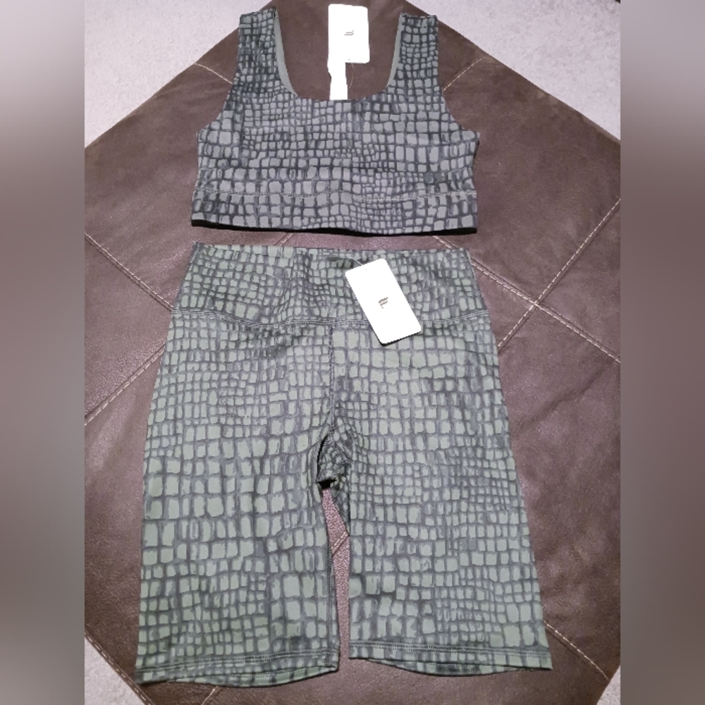 Fabletics NEW Harlow Reversible Sports Bra & Shorts Size L NWT